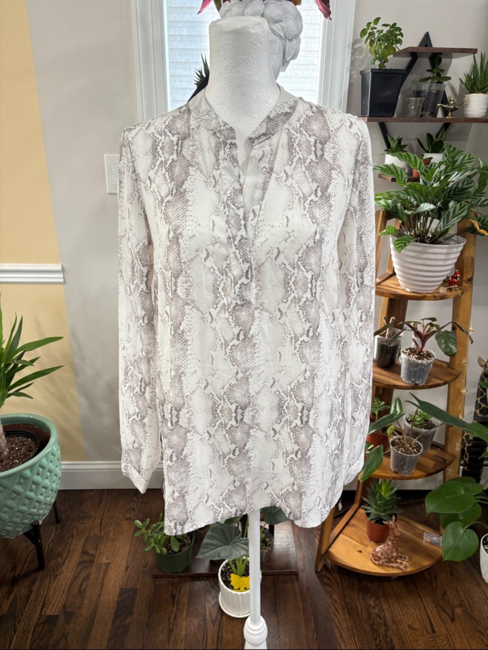 Emma & Olivia Snake Print V Neck Blouse size S